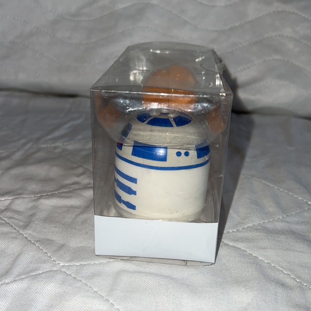 Star Wars C-3PO and R2-D2 Ceramic Salt 🧂 and Pepper Shakers NWT - Picture 3 of 7